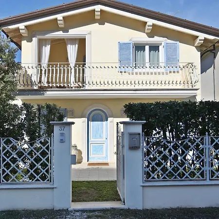 Mony. 100 Mt Dal Mare! Villa