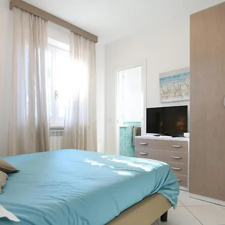 Villa Mony. 100 Mt Dal Mare!